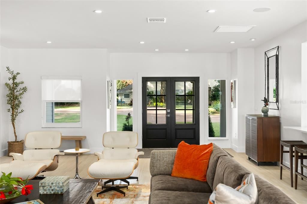 Active With Contract: $3,250,000 (3 beds, 2 baths, 2914 Square Feet)