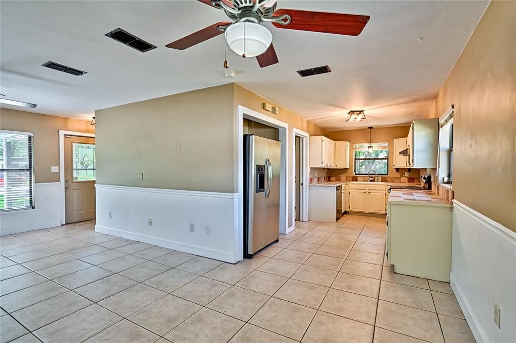 For Sale: $245,000 (3 beds, 2 baths, 1296 Square Feet)