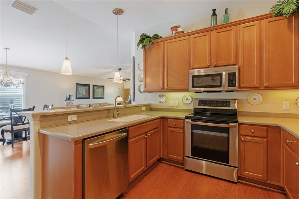 For Sale: $474,900 (3 beds, 2 baths, 1554 Square Feet)