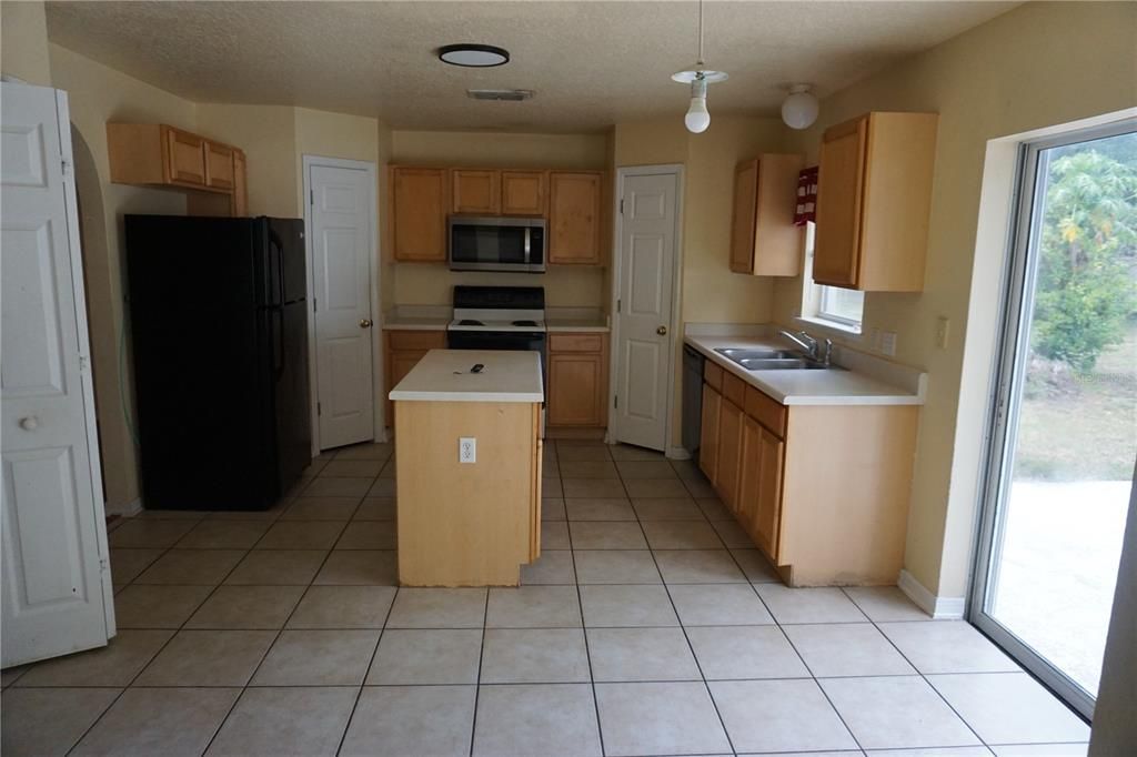 For Rent: $2,300 (4 beds, 2 baths, 2320 Square Feet)