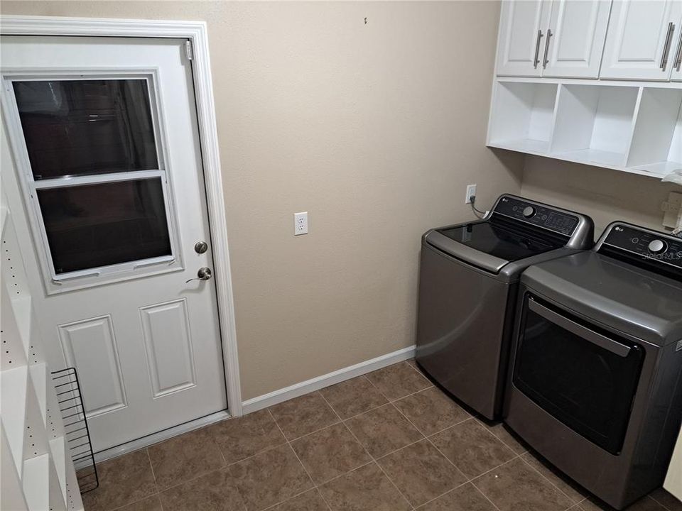 Large Indoor Laundry Room