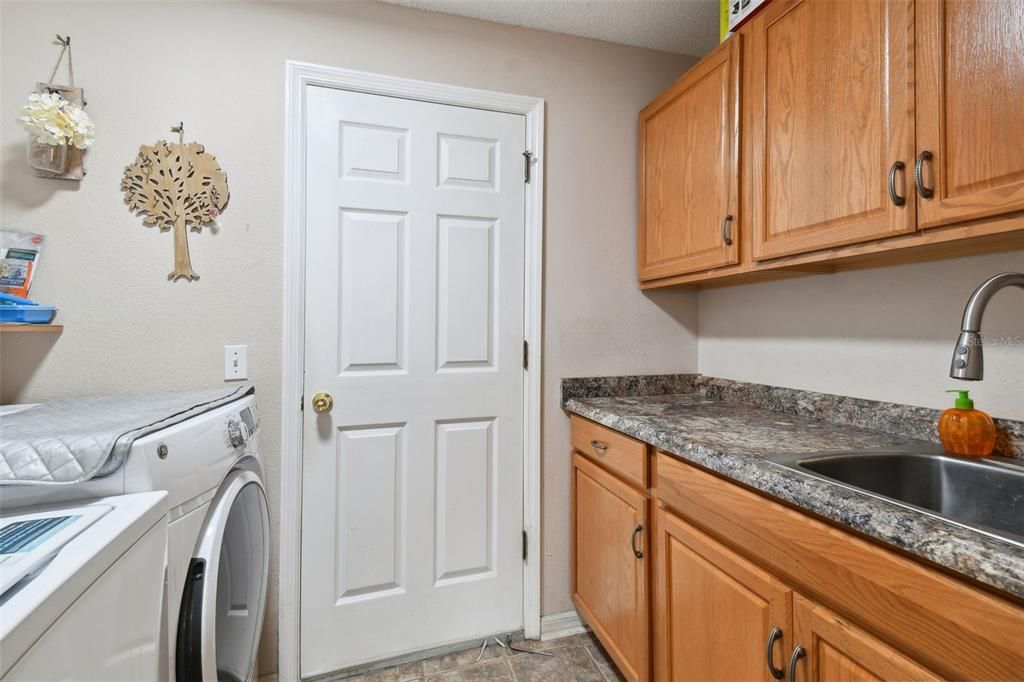 For Sale: $320,000 (2 beds, 2 baths, 1822 Square Feet)