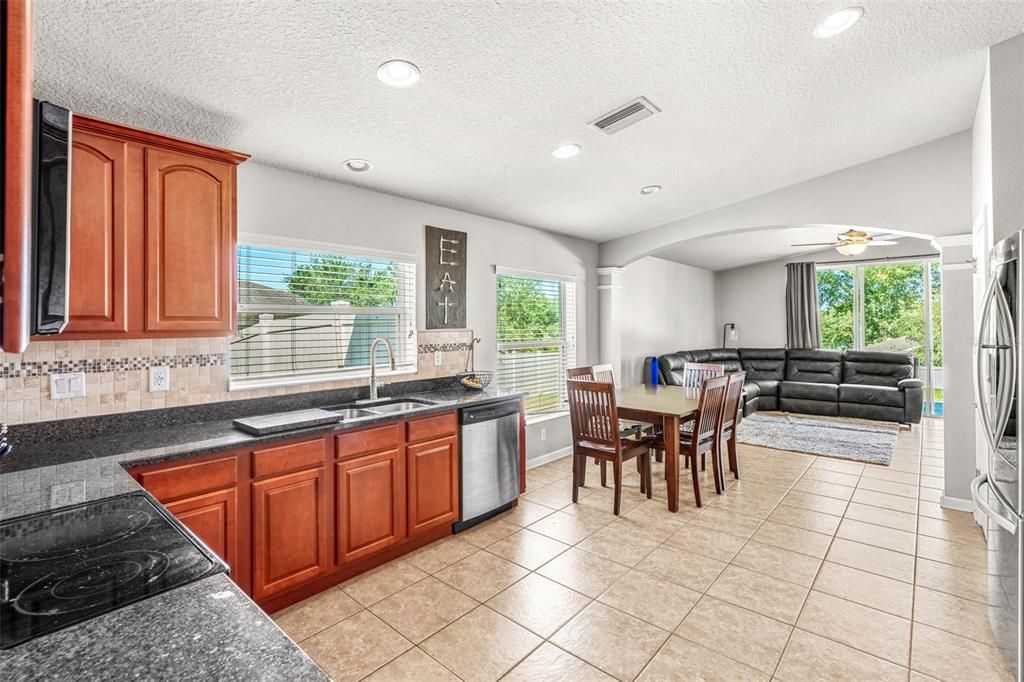 For Sale: $447,000 (4 beds, 2 baths, 1972 Square Feet)