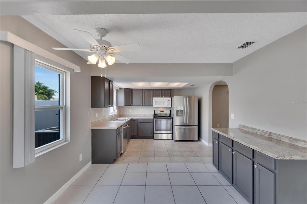 Active With Contract: $3,000 (3 beds, 2 baths, 1551 Square Feet)