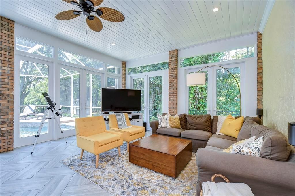 Huge, sun-drenched Florida sunroom!