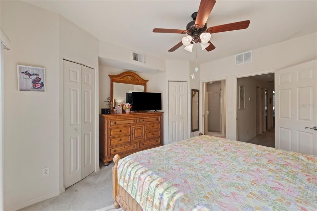 For Sale: $249,000 (2 beds, 2 baths, 1359 Square Feet)