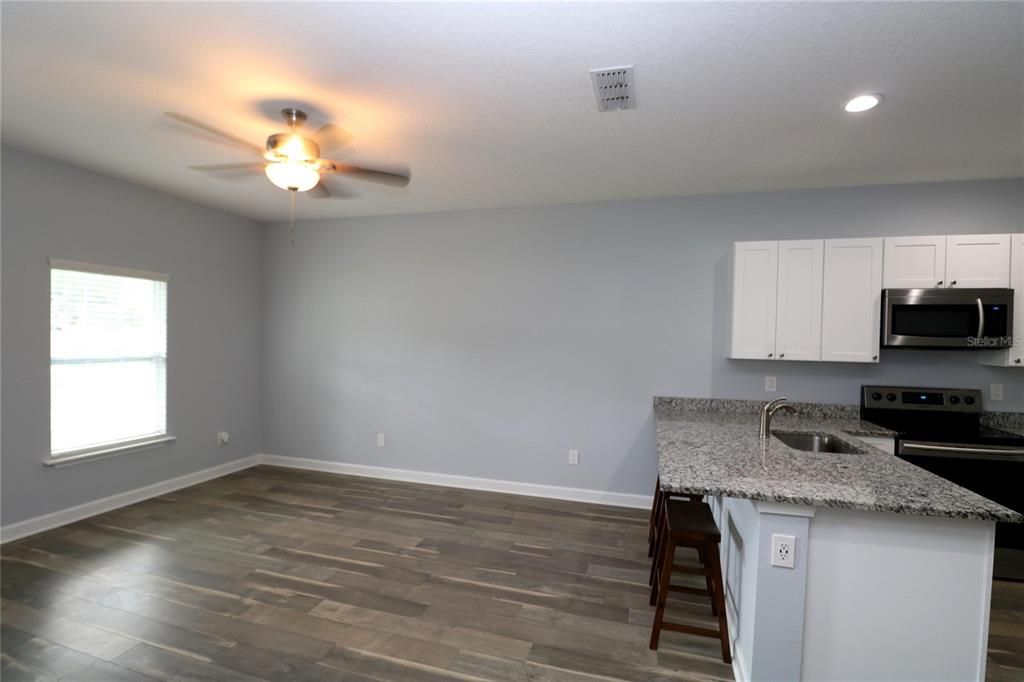 For Sale: $359,999 (3 beds, 2 baths, 1100 Square Feet)