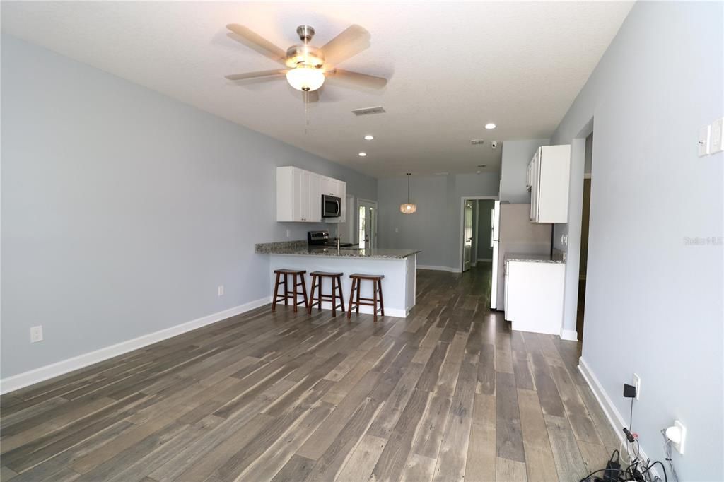 For Sale: $359,999 (3 beds, 2 baths, 1100 Square Feet)