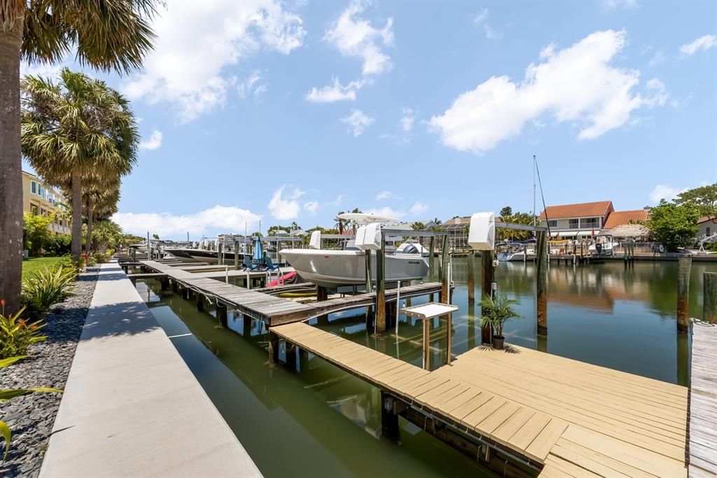 For Sale: $910,000 (3 beds, 2 baths, 2094 Square Feet)