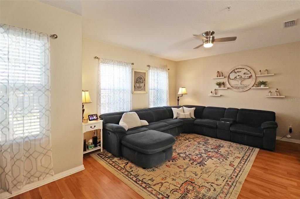 For Sale: $340,000 (2 beds, 2 baths, 1542 Square Feet)