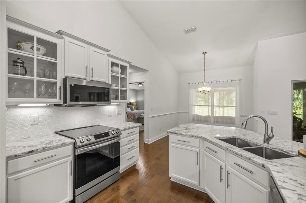 Active With Contract: $460,000 (4 beds, 3 baths, 2422 Square Feet)