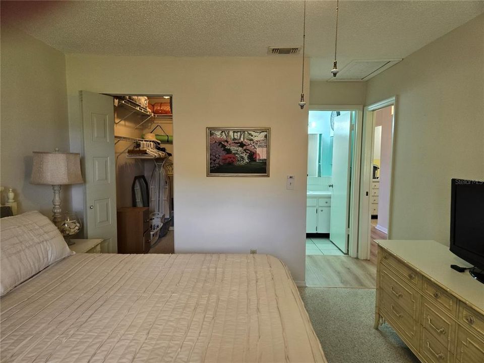 For Sale: $145,000 (2 beds, 2 baths, 1304 Square Feet)