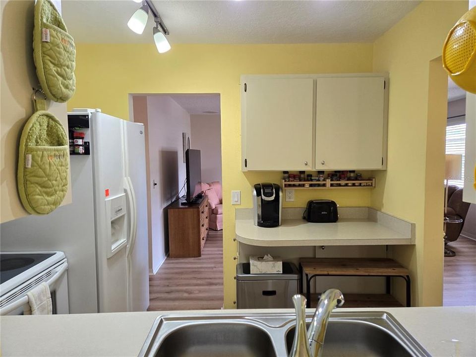 For Sale: $145,000 (2 beds, 2 baths, 1304 Square Feet)