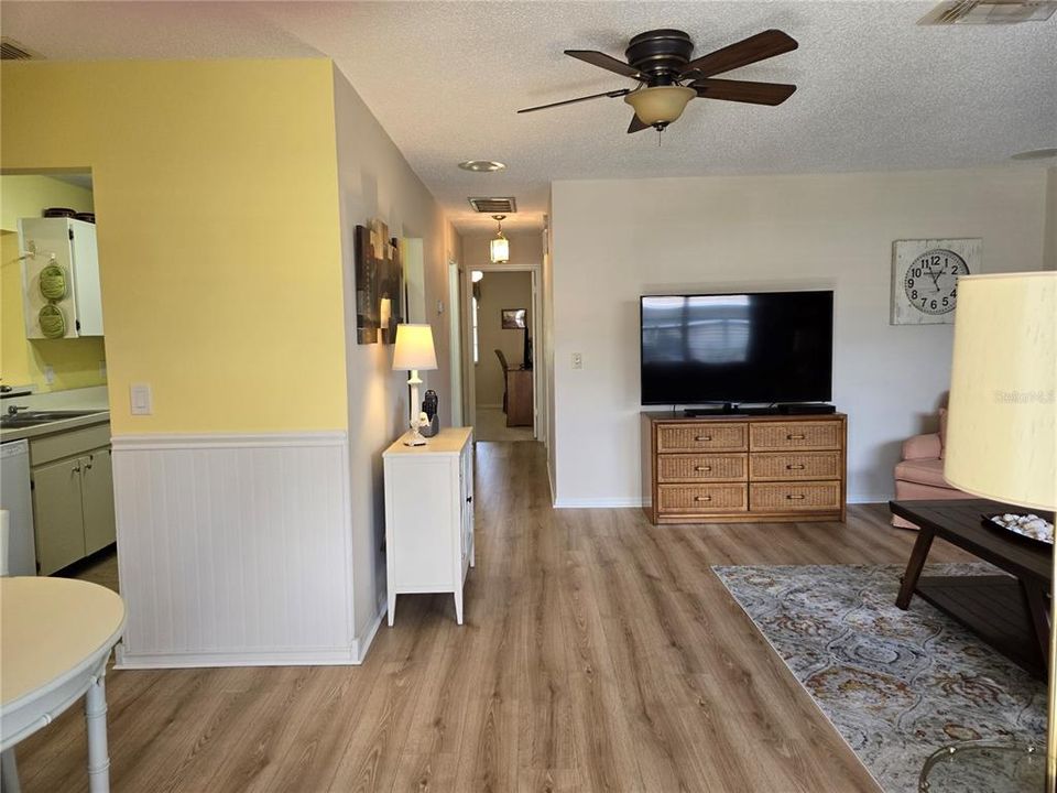 For Sale: $145,000 (2 beds, 2 baths, 1304 Square Feet)