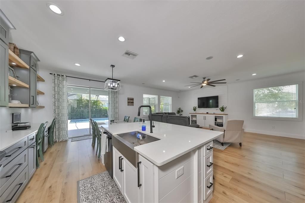 Active With Contract: $608,000 (4 beds, 2 baths, 2428 Square Feet)