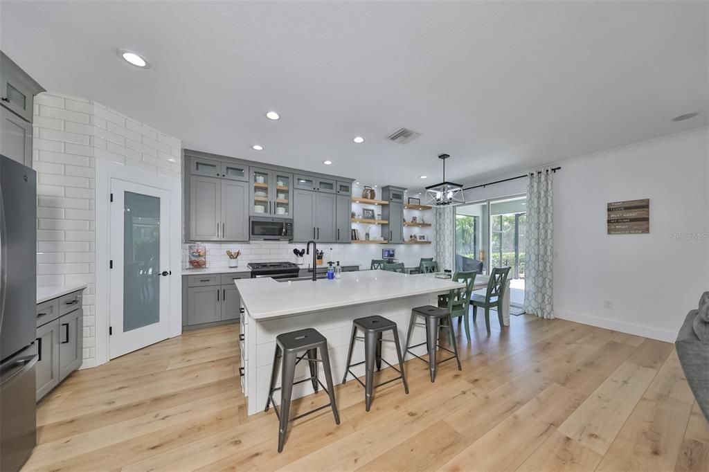 Active With Contract: $608,000 (4 beds, 2 baths, 2428 Square Feet)