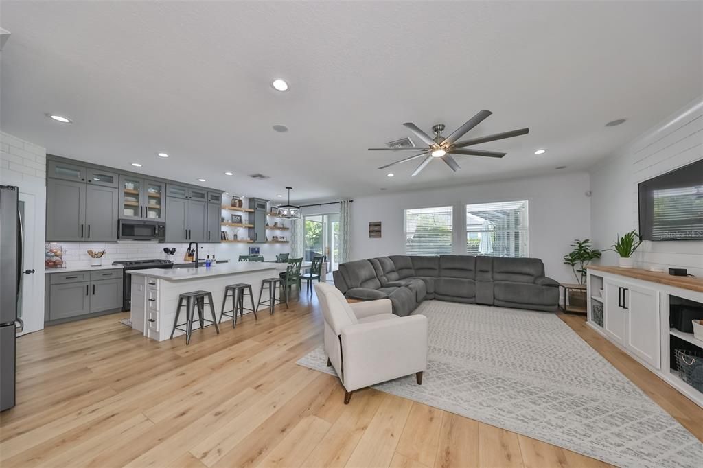 Active With Contract: $608,000 (4 beds, 2 baths, 2428 Square Feet)