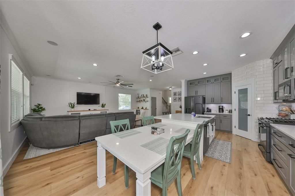 Active With Contract: $608,000 (4 beds, 2 baths, 2428 Square Feet)