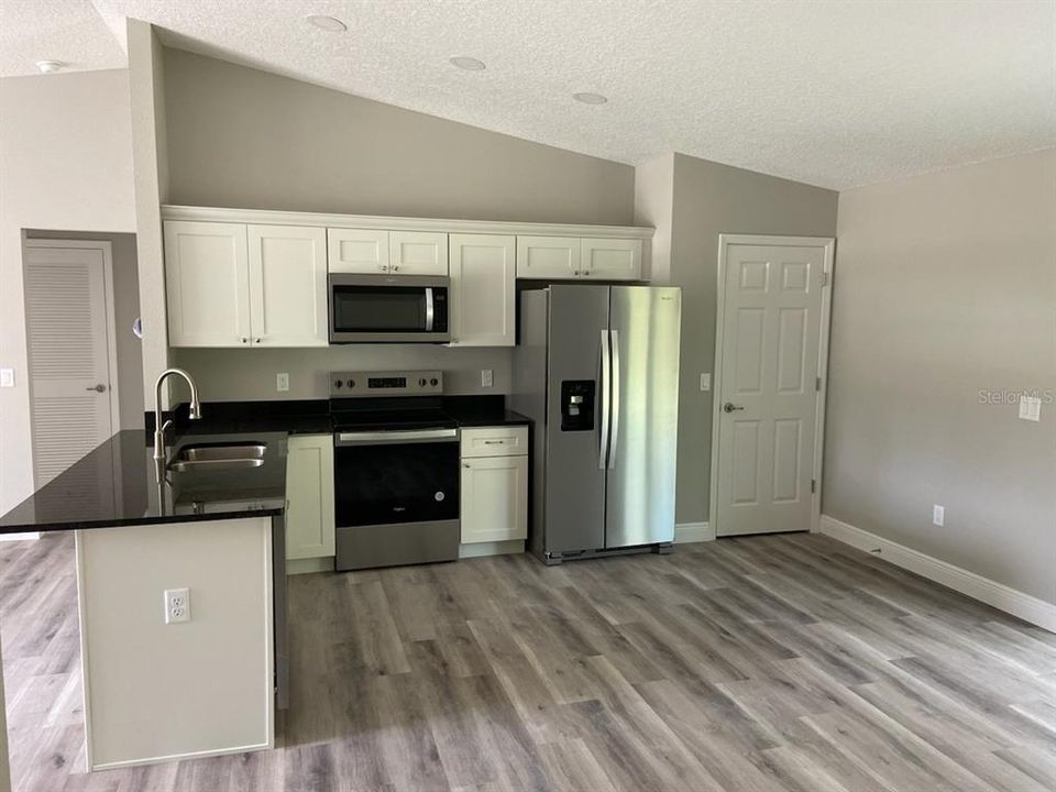 Active With Contract: $254,900 (3 beds, 2 baths, 1405 Square Feet)