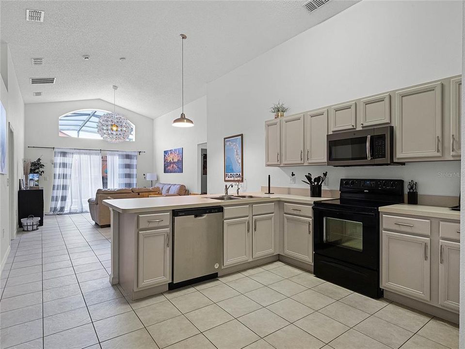 For Sale: $465,000 (4 beds, 2 baths, 1940 Square Feet)