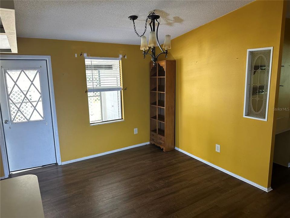 For Sale: $198,000 (2 beds, 2 baths, 1040 Square Feet)