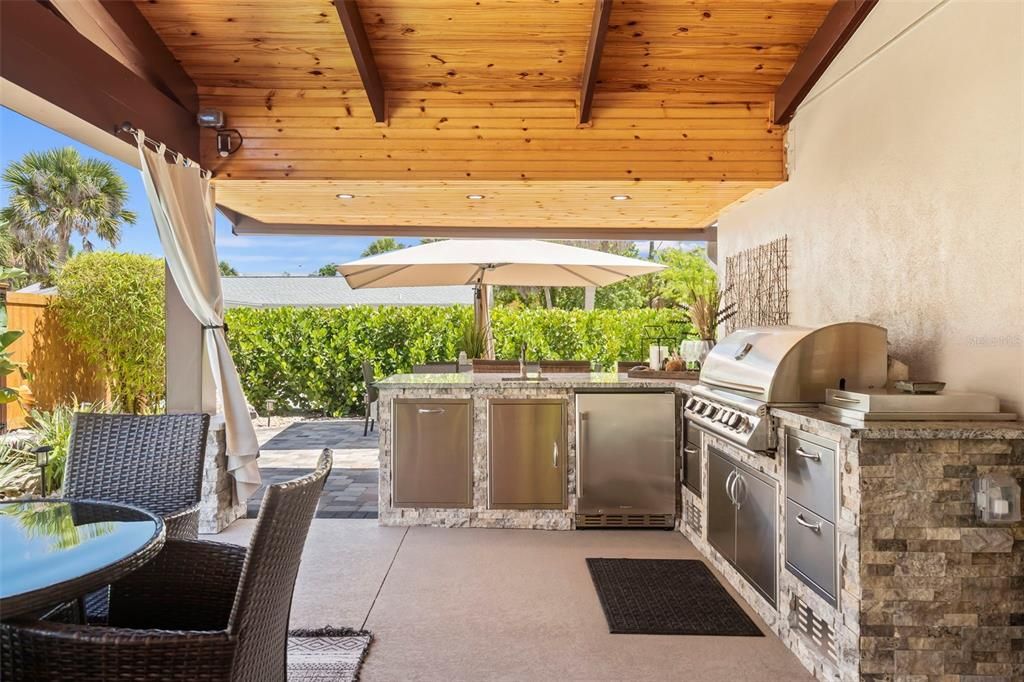 Full Outdoor kitchen with