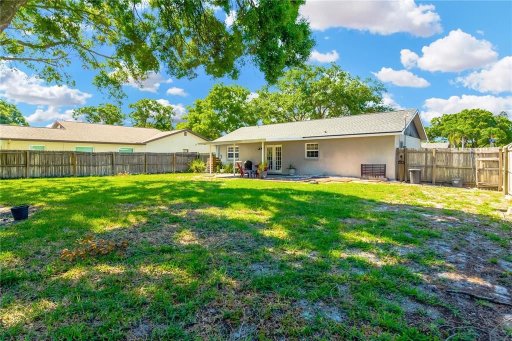 Active With Contract: $310,000 (2 beds, 1 baths, 870 Square Feet)