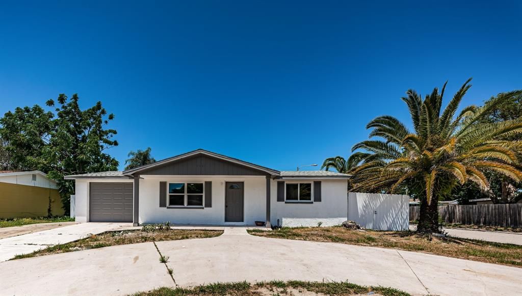 For Sale: $325,000 (3 beds, 2 baths, 1032 Square Feet)
