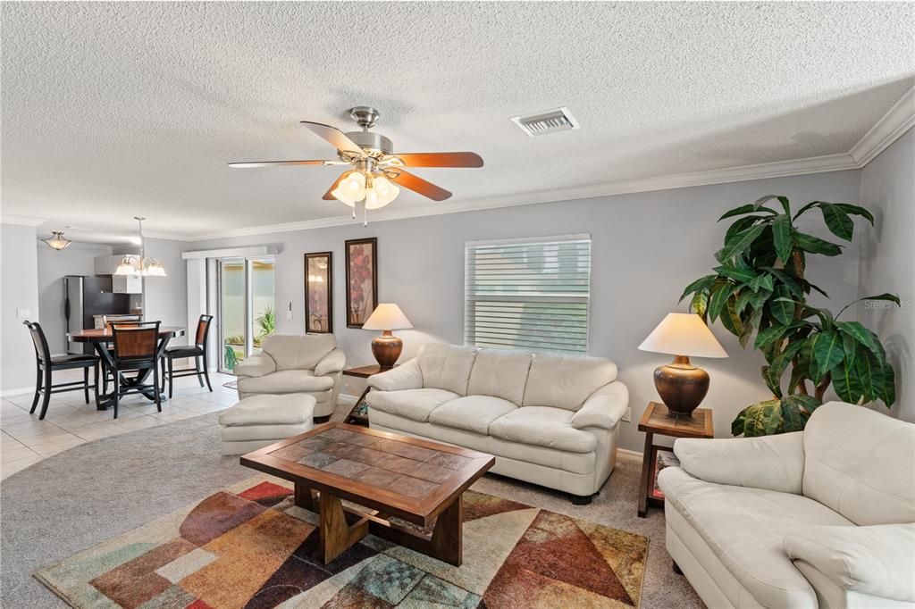 Active With Contract: $315,900 (2 beds, 2 baths, 1268 Square Feet)