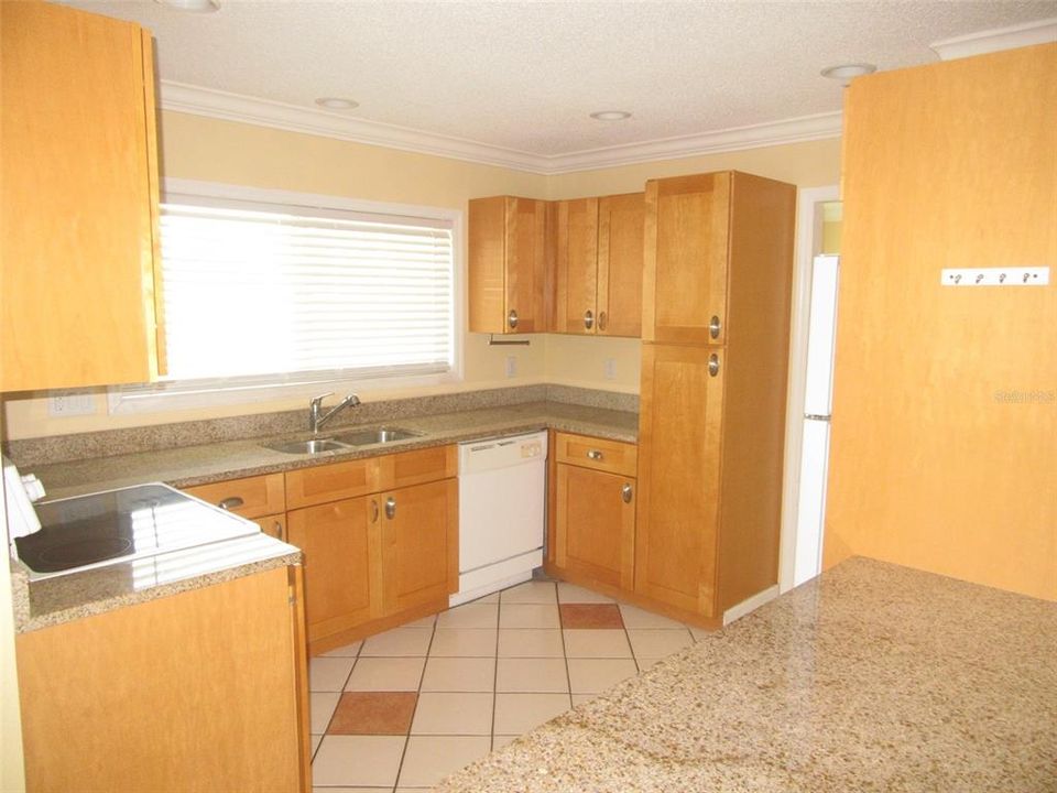 For Rent: $2,600 (3 beds, 2 baths, 2067 Square Feet)