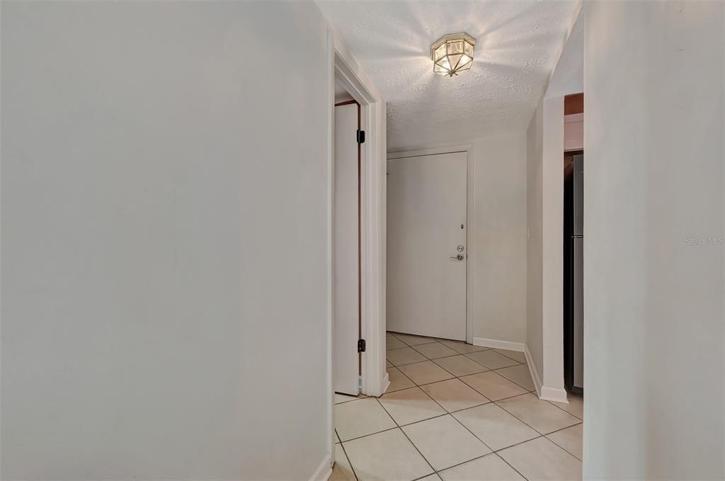 For Sale: $391,000 (2 beds, 1 baths, 1036 Square Feet)