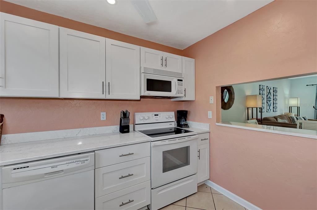 For Sale: $409,000 (2 beds, 1 baths, 1036 Square Feet)