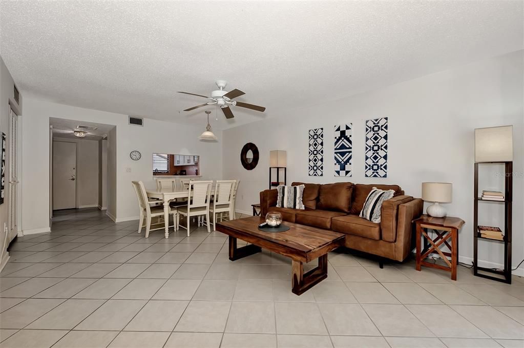 For Sale: $409,000 (2 beds, 1 baths, 1036 Square Feet)