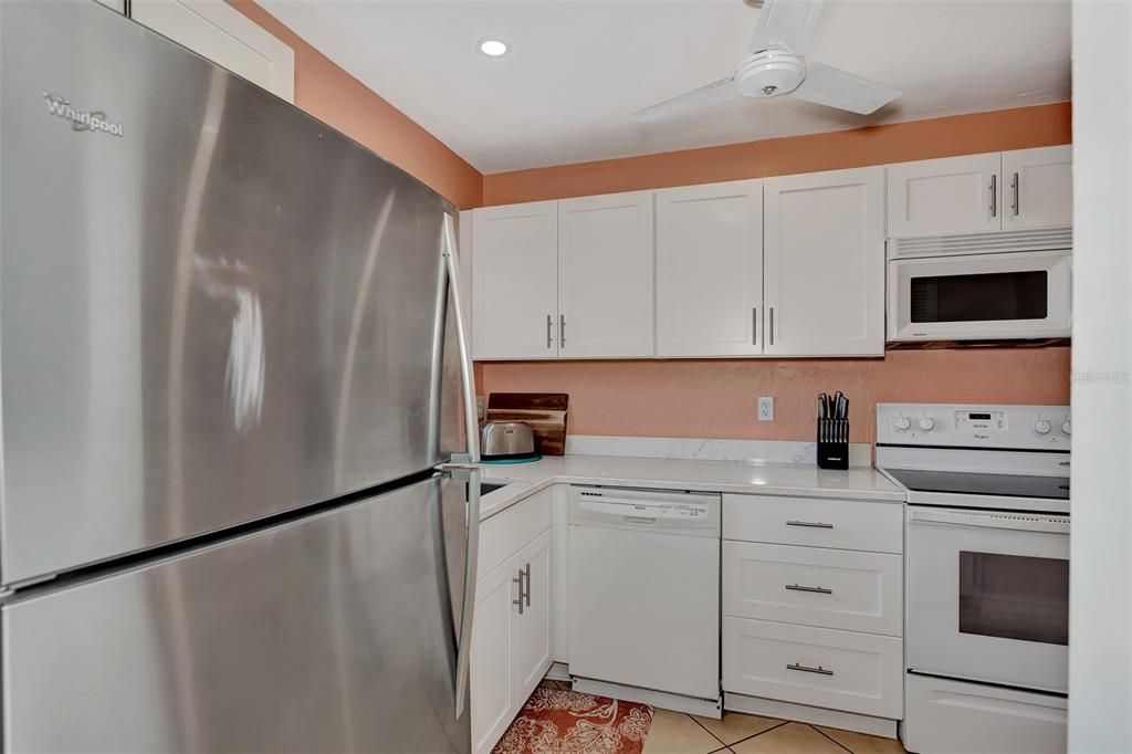 For Sale: $409,000 (2 beds, 1 baths, 1036 Square Feet)