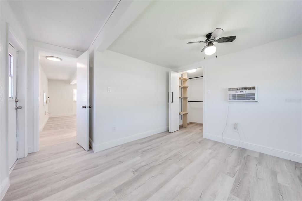 Active With Contract: $119,900 (1 beds, 1 baths, 616 Square Feet)