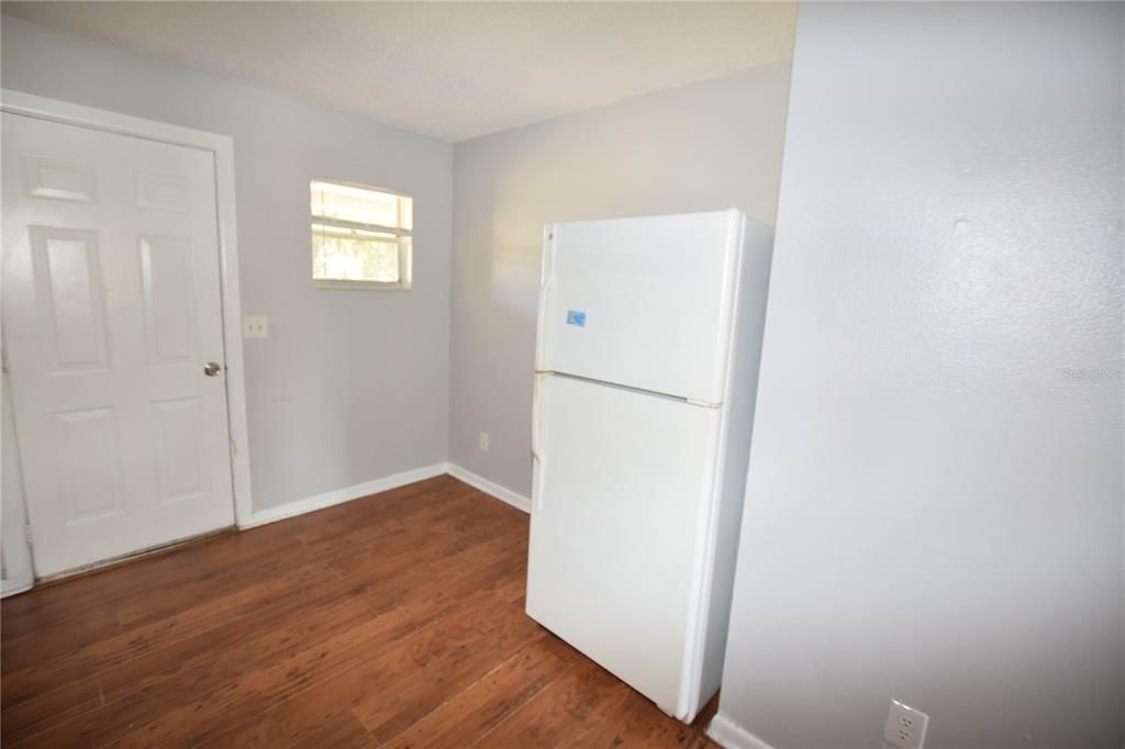 For Rent: $1,400 (2 beds, 1 baths, 881 Square Feet)