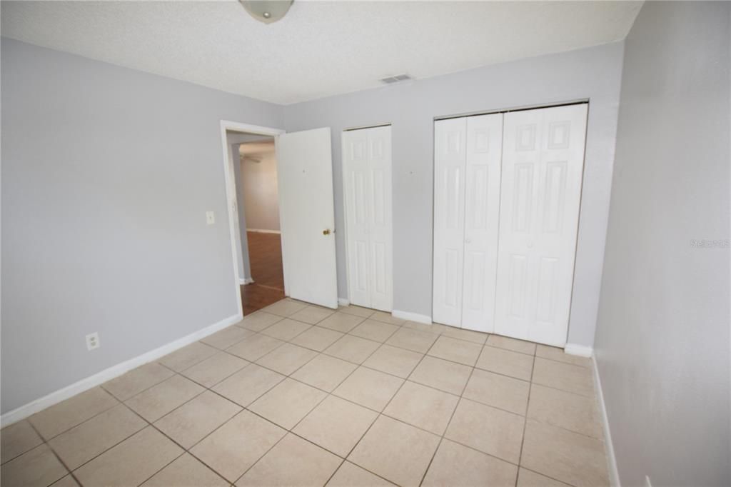 For Rent: $1,400 (2 beds, 1 baths, 881 Square Feet)