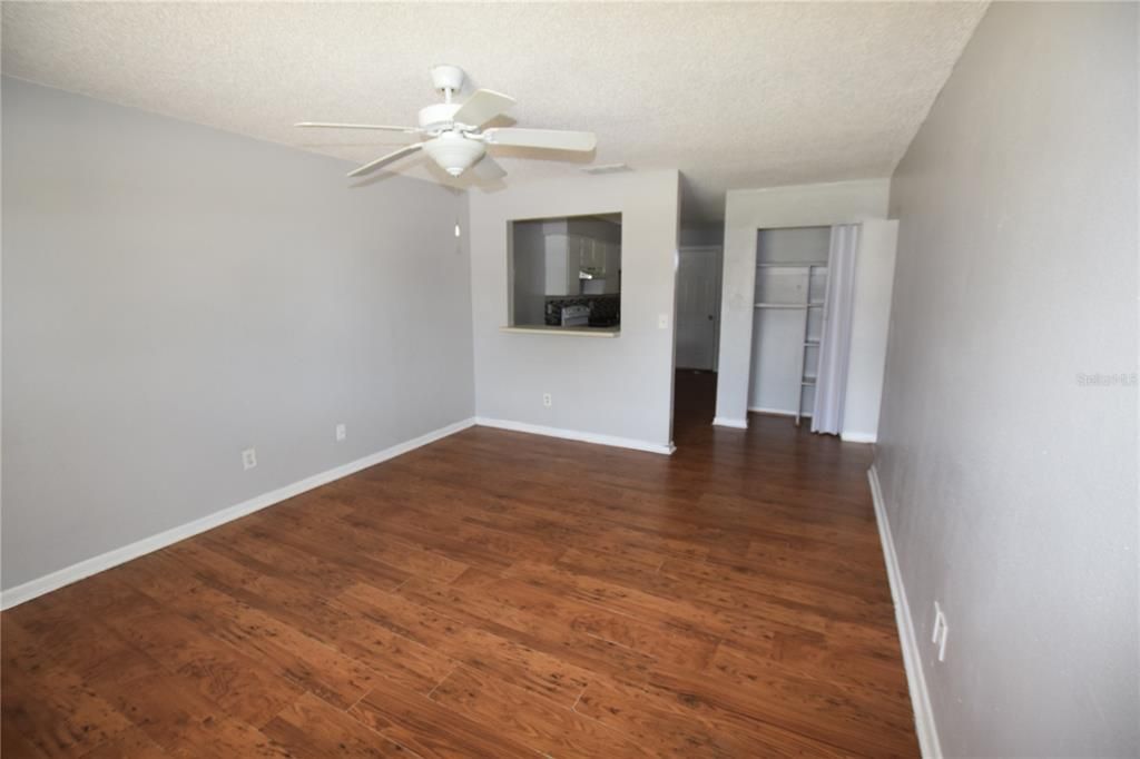 For Rent: $1,400 (2 beds, 1 baths, 881 Square Feet)