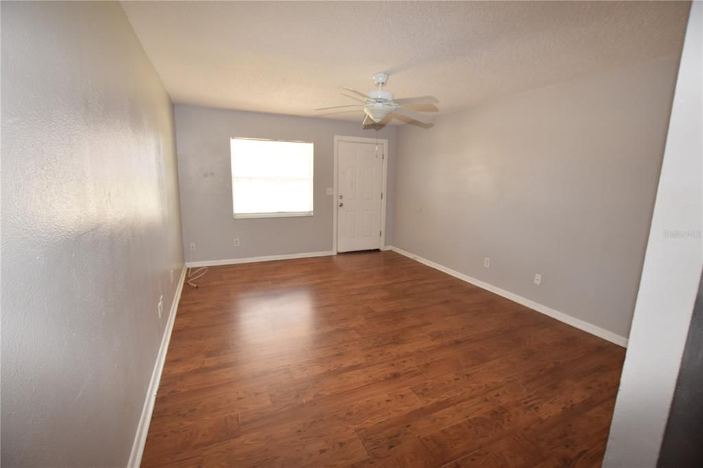 For Rent: $1,400 (2 beds, 1 baths, 881 Square Feet)