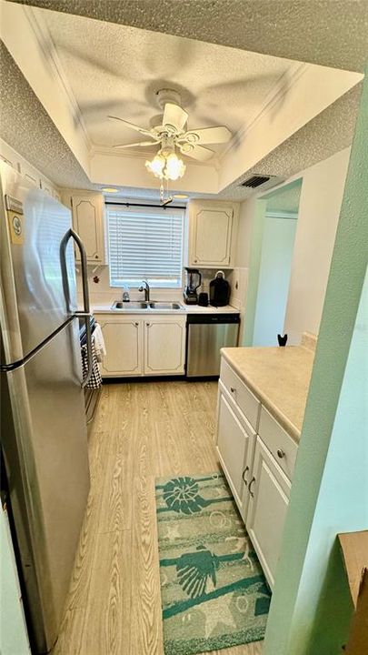 For Rent: $1,300 (2 beds, 1 baths, 912 Square Feet)