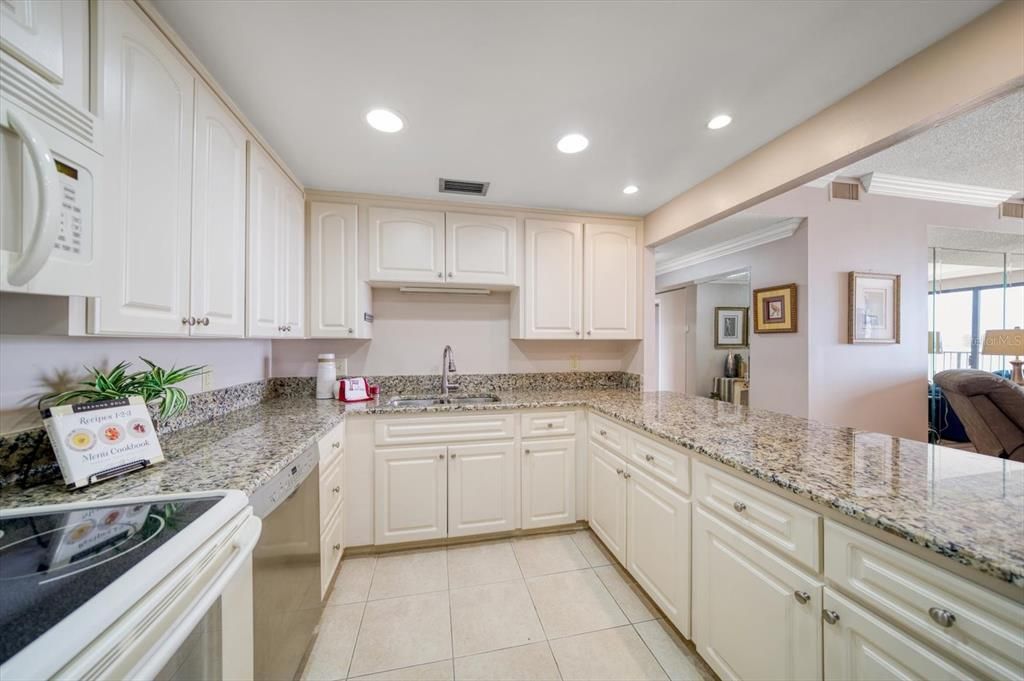 Culinary delight! Enjoy the spacious kitchen for entertaining in style!
