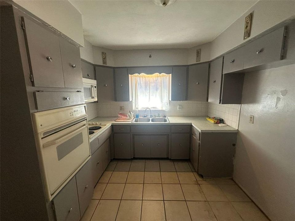 Activo con contrato: $289,000 (2 camas, 1 baños, 1067 Pies cuadrados)