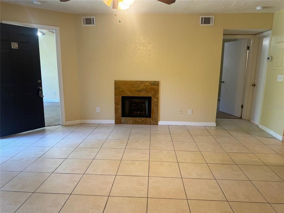 For Rent: $1,500 (2 beds, 1 baths, 867 Square Feet)