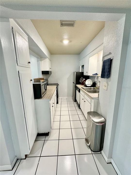 For Sale: $135,000 (1 beds, 1 baths, 576 Square Feet)
