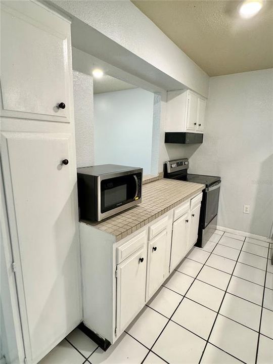 For Sale: $135,000 (1 beds, 1 baths, 576 Square Feet)