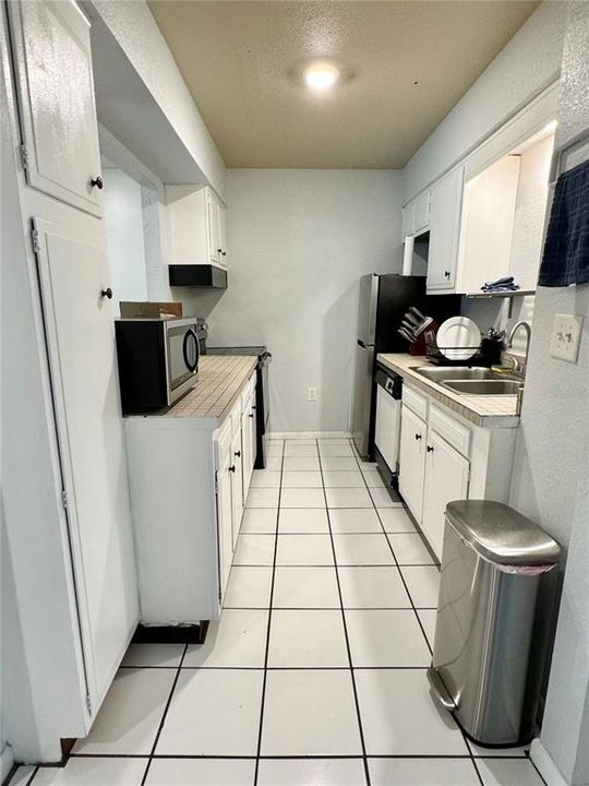 For Sale: $135,000 (1 beds, 1 baths, 576 Square Feet)