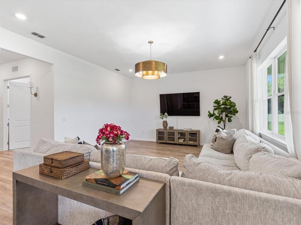 Active With Contract: $584,000 (5 beds, 3 baths, 3432 Square Feet)