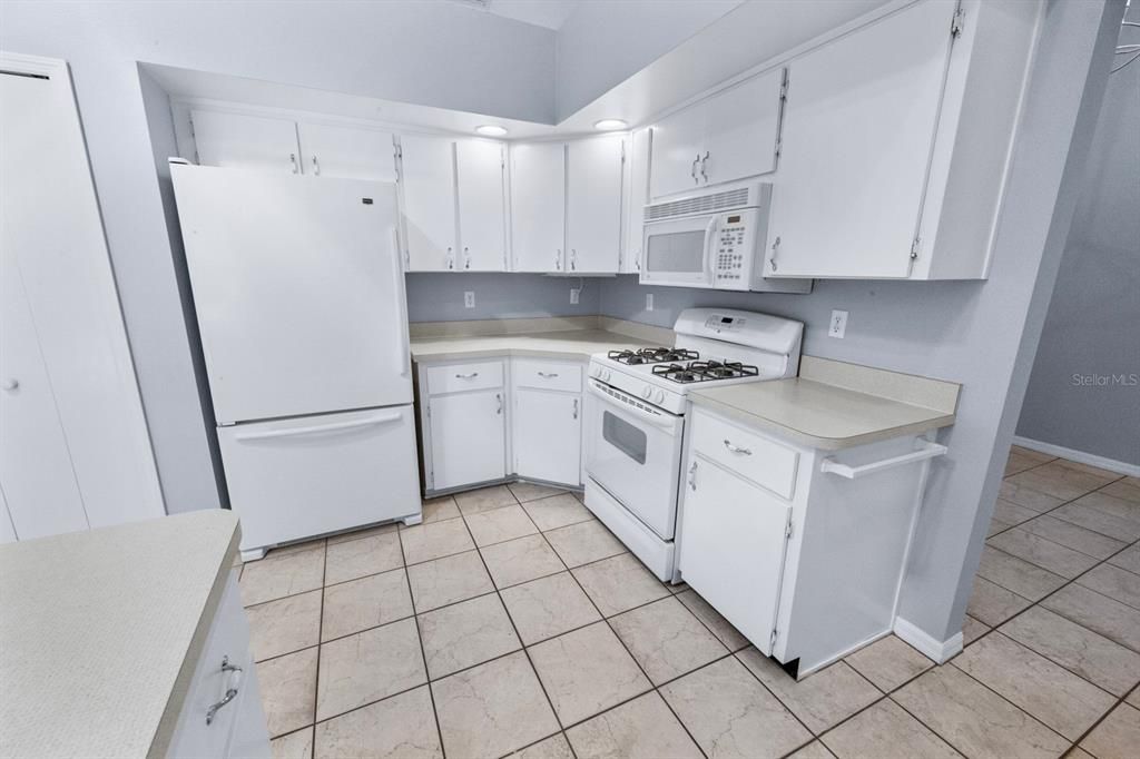 For Sale: $285,000 (2 beds, 2 baths, 1499 Square Feet)