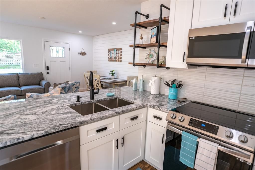 Active With Contract: $470,000 (3 beds, 2 baths, 1022 Square Feet)