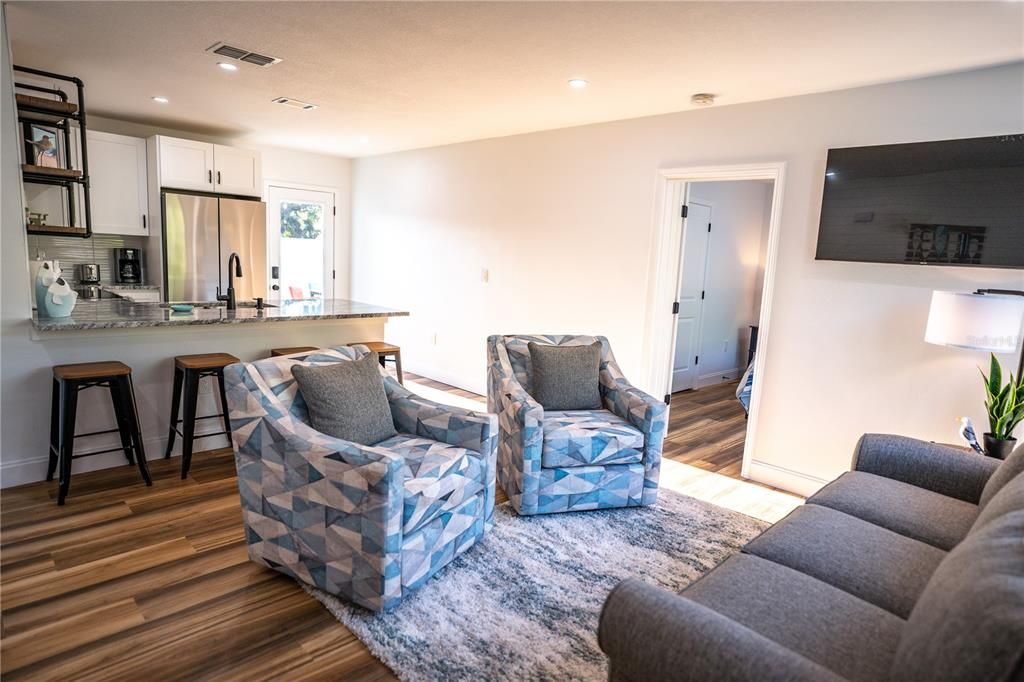 Active With Contract: $470,000 (3 beds, 2 baths, 1022 Square Feet)